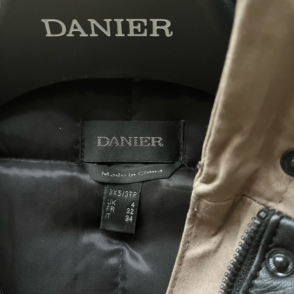 Danier winter jacket - down feather - Picture 5 of 7